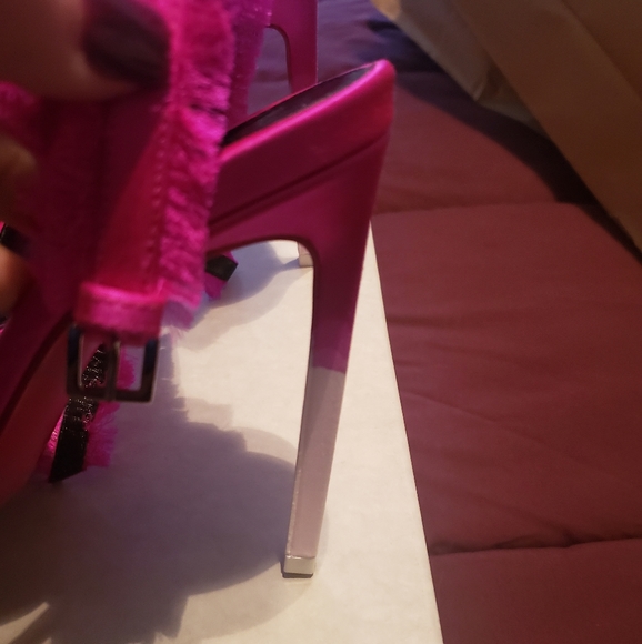 Tom Ford Pink Pumps - Picture 3 of 5